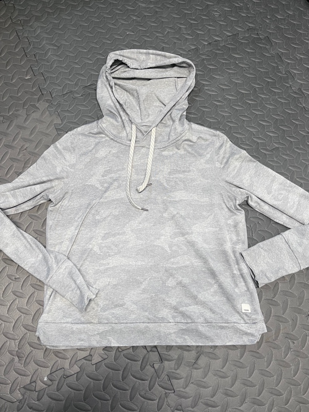 Vuori Halo Women’s S Light Gray Hooded Pullover camo